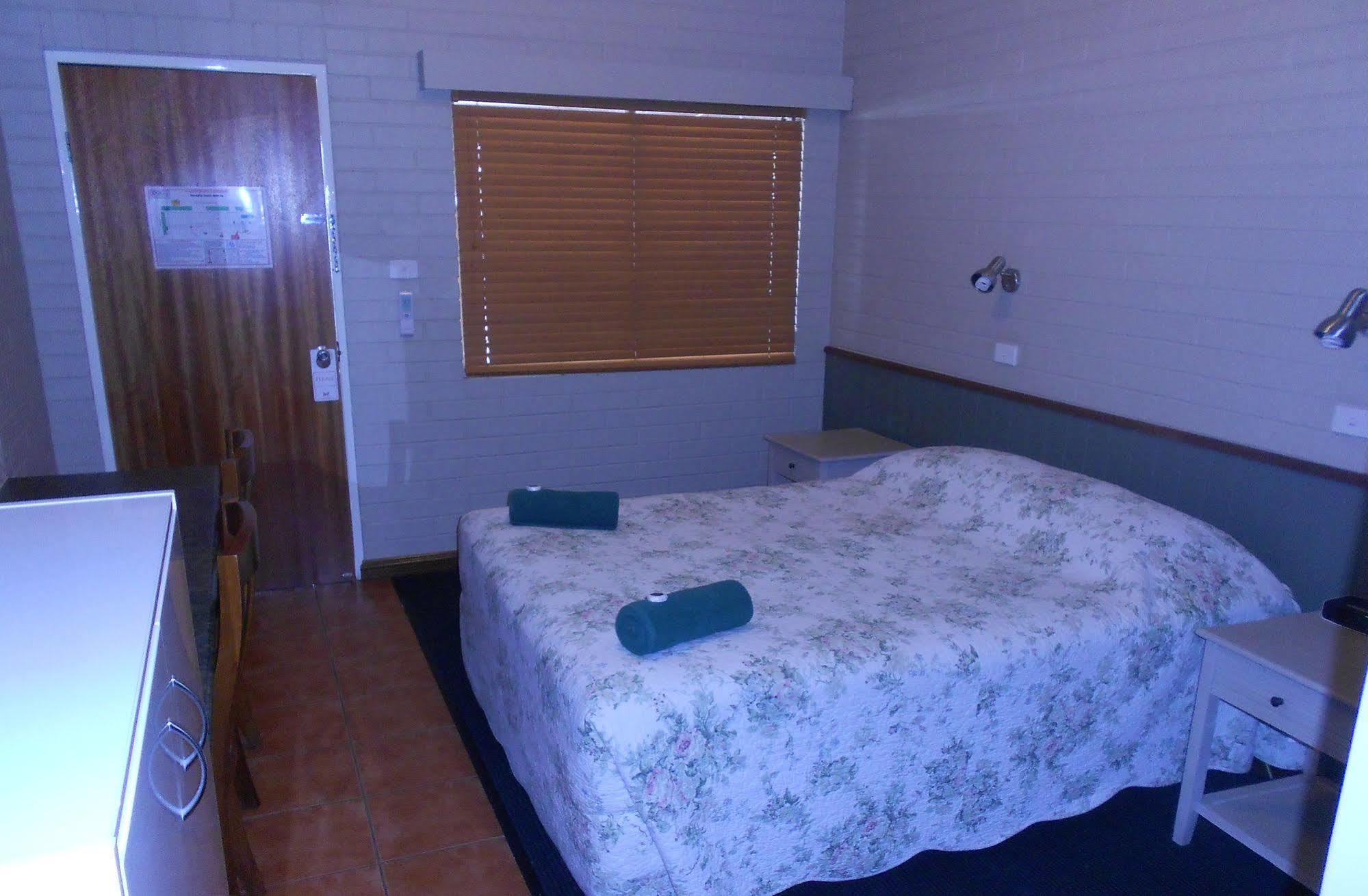 Barcaldine Country Motor Inn Zewnętrze zdjęcie